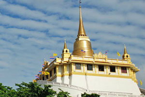 ไหว้พระ เสริมดวงที่งานภูเขาทอง