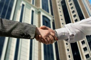 ทำนายนิสัยจากการจับมือทักทาย